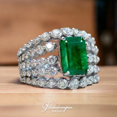 [29223] Colombia emerald with diamond ring  129,000 