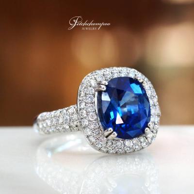 [024995] 5 Carat Blue Sapphire with Diamond Ring  259,000 