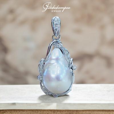 [29071] Baroque pearl and diamond pendant  29,000 