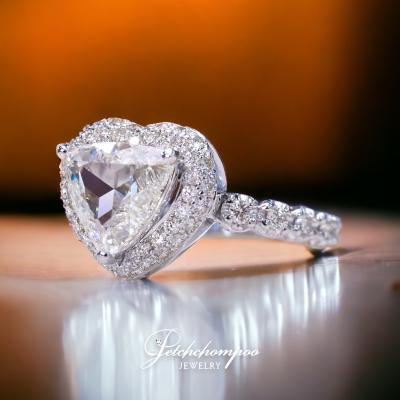 [29453] 3 carat trilliant cut diamond ring Discount 390,000