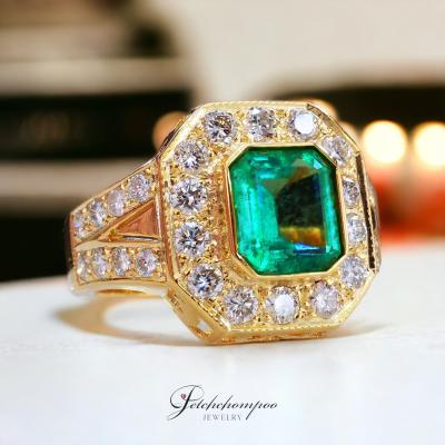 [29395] 1.42 carat Colombia emerald with diamond ring  69,000 