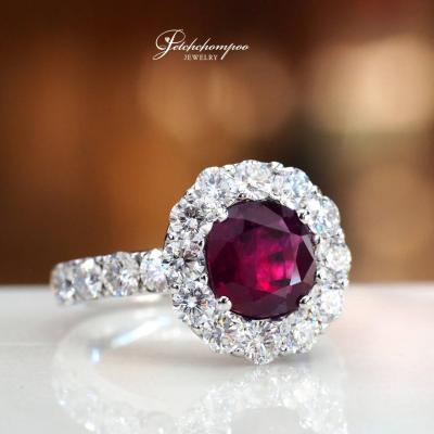 [023088] Siam Ruby 2.10 carat with diamond ring IGL  169,000 