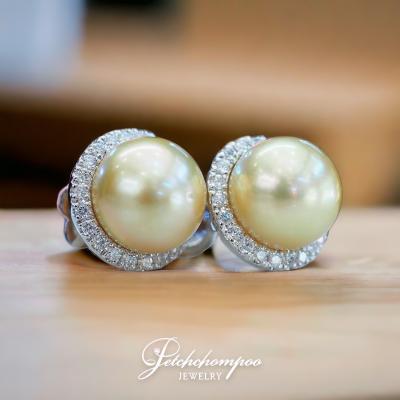 [29032] Golden pearl earrings by a 2 in 1 jacket.  79,000 