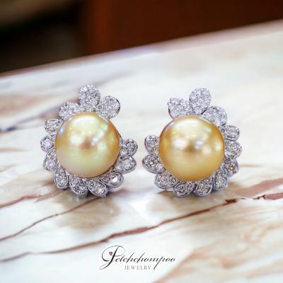 [26233] Golden Southsea Pearl with Diamond Earring  79,000 