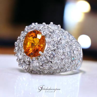 [29392] 3.63 carat yellow sapphire with diamond ring  179,000 