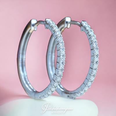 [29149] 0.64 carat diamond hoop earring  39,000 